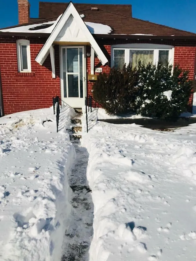 Отель 304 Cosburn Avenue Торонто 0*,