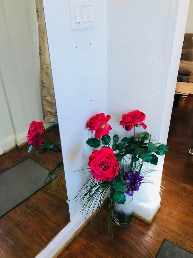 Отель 304 Cosburn Avenue Торонто Дом отдыха