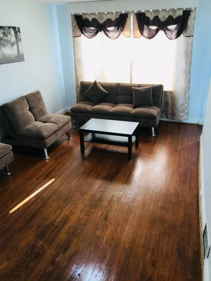 Отель 304 Cosburn Avenue Торонто Канада