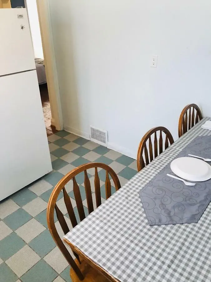 Отель 304 Cosburn Avenue Торонто 0*,  Канада