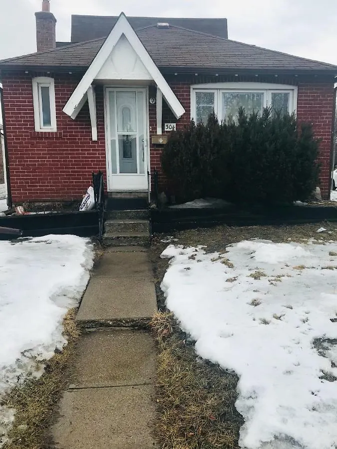 Отель 304 Cosburn Avenue Торонто Дом отдыха