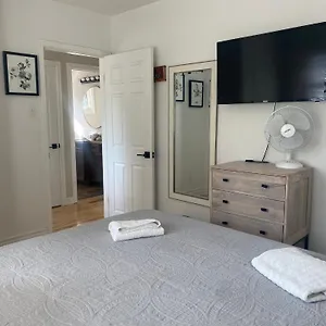 Homestay Clearbrooke Gem- Bright Private Bedroom Close To Yyz, Toronto