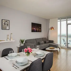 Apartment Modern 2 Bedroom In Center Downtown With Waterfront View And Free Parking, Toronto